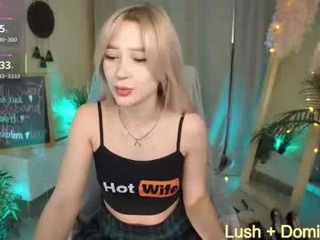 Freechat laurawifeness on Chaturbate