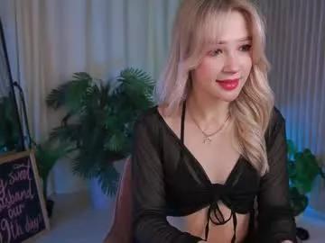 Freechat laurawifeness on Chaturbate