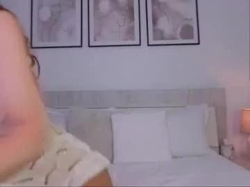 Freechat lilyroselyn on Chaturbate