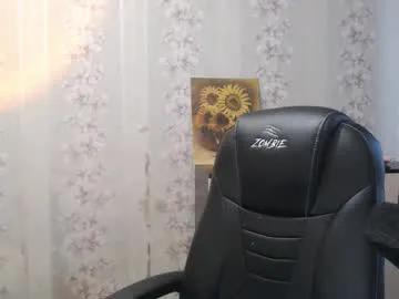pennieisebrand — Goal:flirting lips    ;)! Im Mia nice to meet ya! #shy #new #18 #young #bigboobs [15 tokens remaining]