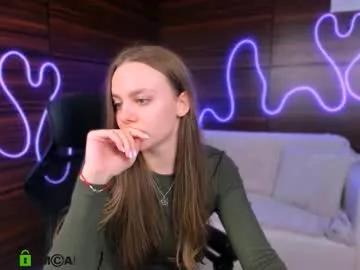 Freechat tessa_hit on Chaturbate