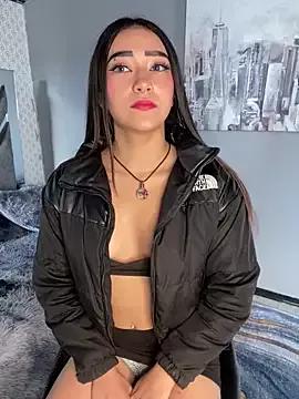 Alanna_Pink on StripChat