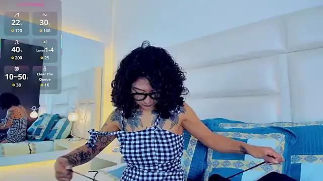 Freechat AliceBanks on StripChat