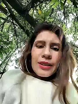 Alysson-- — Let's walk NAKED on STREET