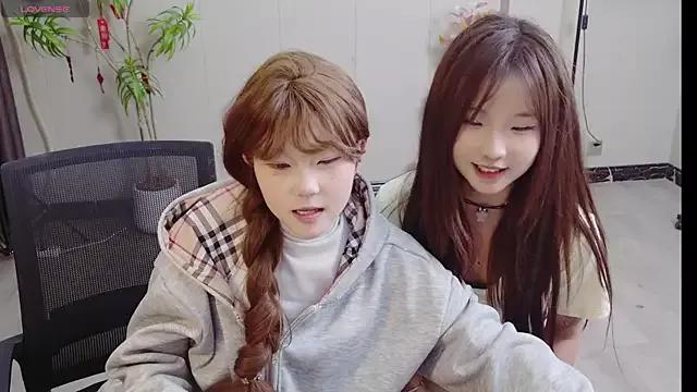 Babygirls523 on StripChat 