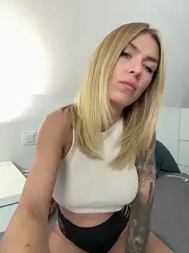 Freechat BlueEyesCarole on StripChat