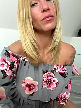 Freechat BlueEyesCarole on StripChat