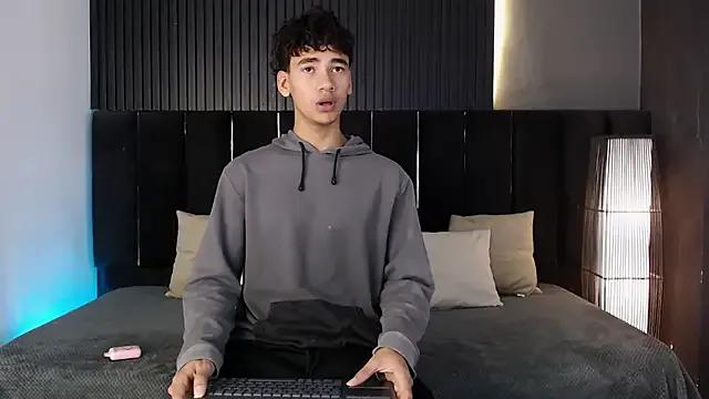 Dominic_ghost — naked and jerking for 4 min