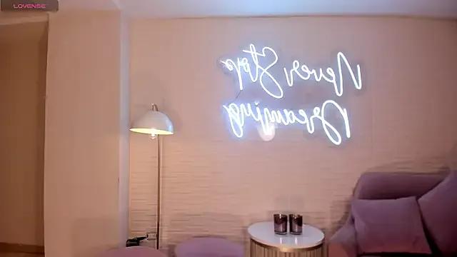 Freechat DonnaStonne on StripChat