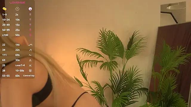 ellliefrost on StripChat 