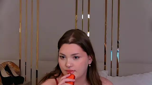 Freechat EmilyHyde on StripChat