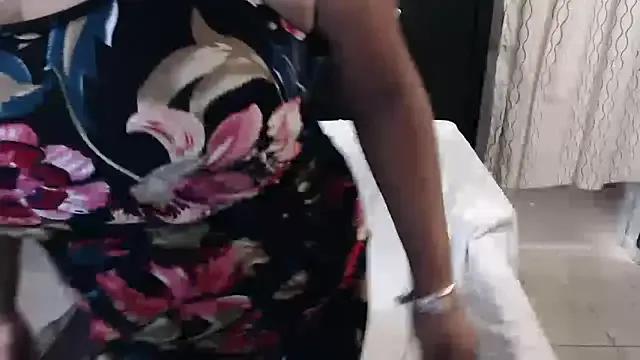 Freechat Erotic_nayma on StripChat