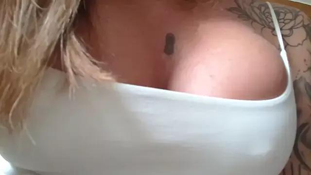 Etwas_neugierig —  get new STRANGER video