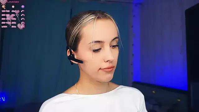 FannyHewson — Showing my boobies