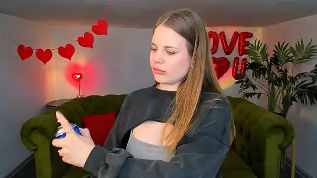 Freechat holy_kitty on StripChat