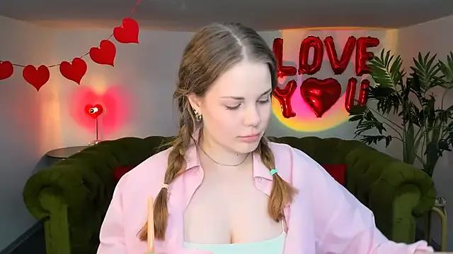 Freechat holy_kitty on StripChat