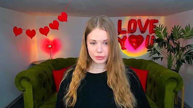 Freechat holy_kitty on StripChat