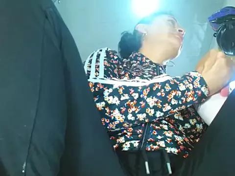 Freechat hornymilf_69xxx on StripChat