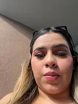 StripChat itsdanividarte is Freechat itsdanividarte — Fingers pussy in public