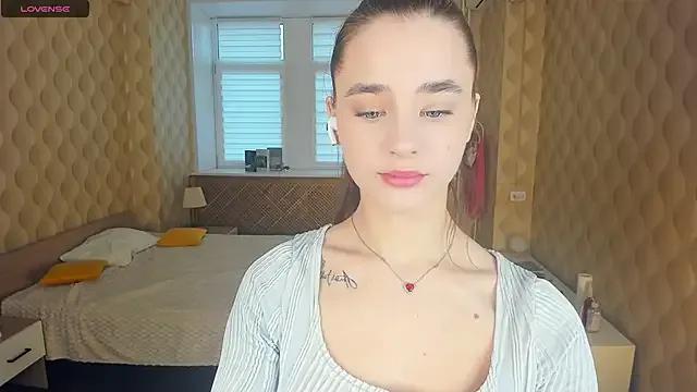 JinnyMcie — Freechat on StripChat