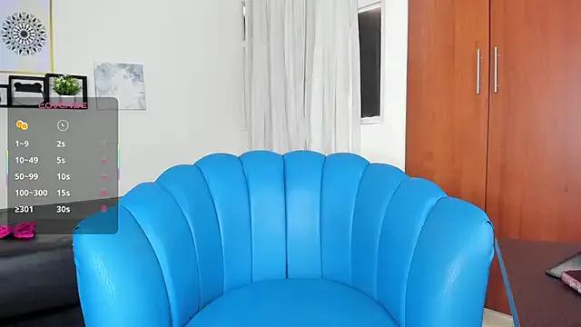 Julie_Markk — show boobs and suck dildo