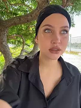 Freechat KikiWatson on StripChat