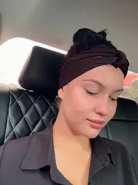 Freechat KikiWatson on StripChat