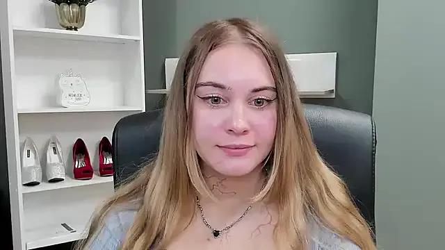 Freechat kitty_valeria on StripChat