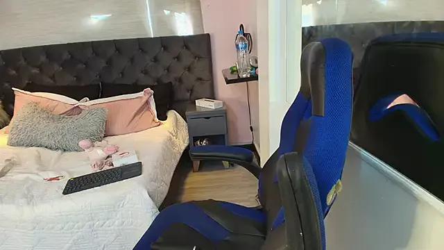 Freechat lauraltt on StripChat