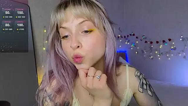 Freechat lavenderluxe on StripChat