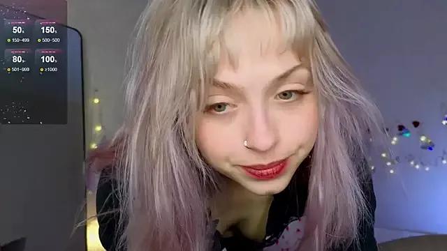 Freechat lavenderluxe on StripChat