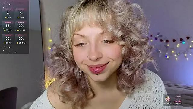 Freechat lavenderluxe on StripChat