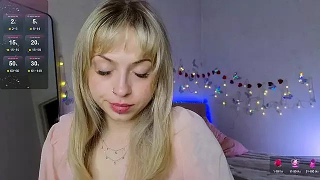 Freechat lavenderluxe on StripChat