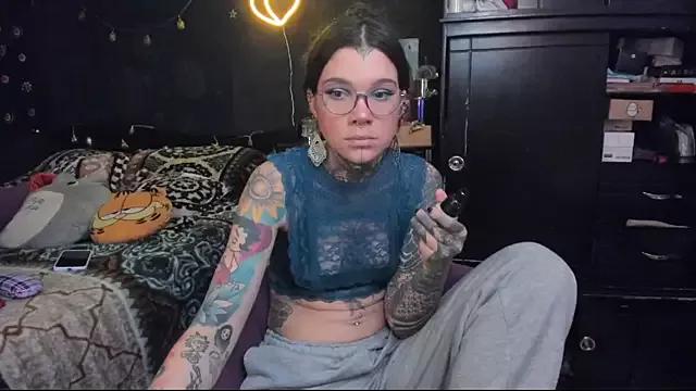 Lilmarieee on StripChat 