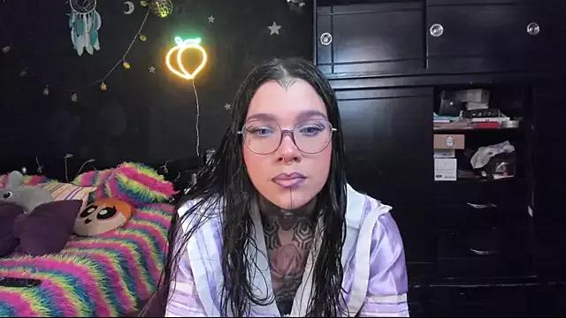 Lilmarieee on StripChat 