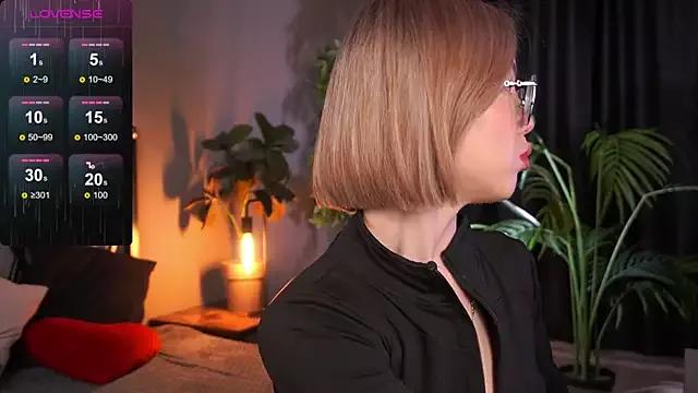 Freechat LindaThacker on StripChat