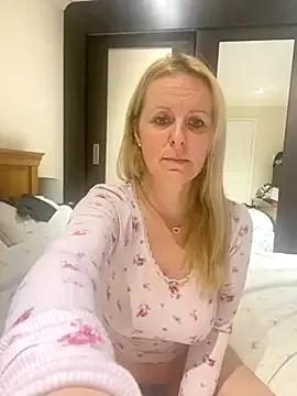 StripChat madamlillyrose is Private madamlillyrose — Moisturise body