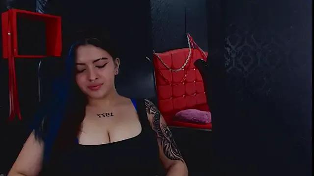 MaviceMur — Twerking and striptase