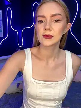 StripChat MilaMoone is Freechat MilaMoone — Anal plug in my sweet ASS