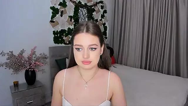 Freechat MiracleCurly on StripChat