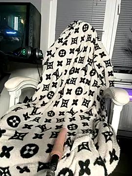 Miss_chiks — Fuck me till squirt 2 min control LT