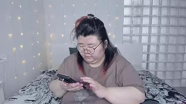 Freechat Nadine_asian on StripChat