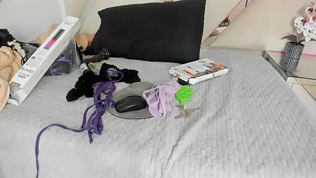 ninaht on StripChat 
