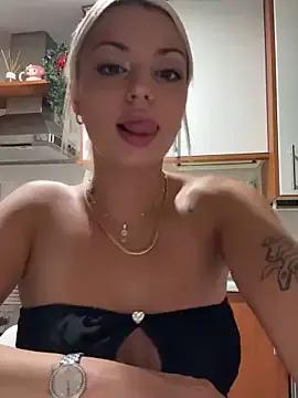 Noeliagglow — Me desnudo 1 minuto