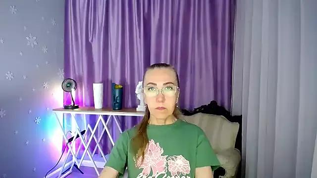 Freechat queen_a_n_i on StripChat