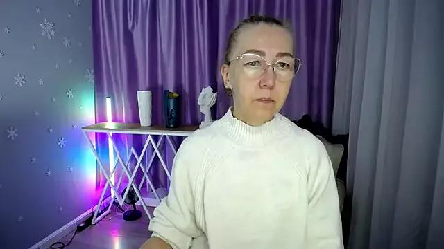 Freechat queen_a_n_i on StripChat