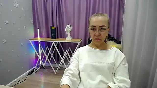 Freechat queen_a_n_i on StripChat