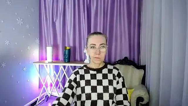 Freechat queen_a_n_i on StripChat