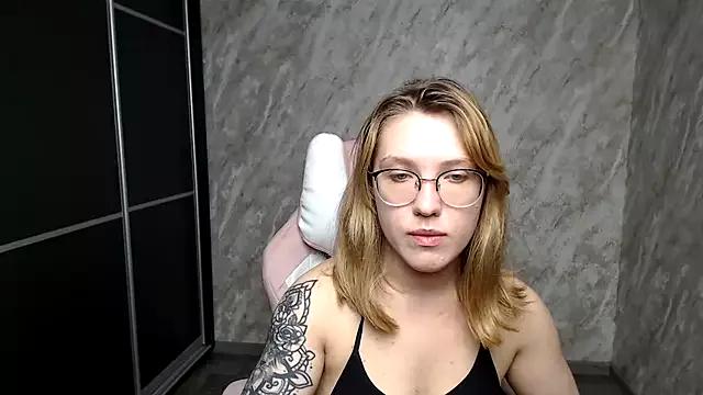Reginasmilee — NAKED