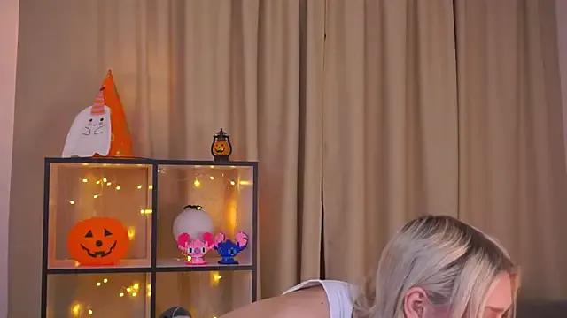 StripChat RiriKiss is Private RiriKiss — Lower and lower my pantie